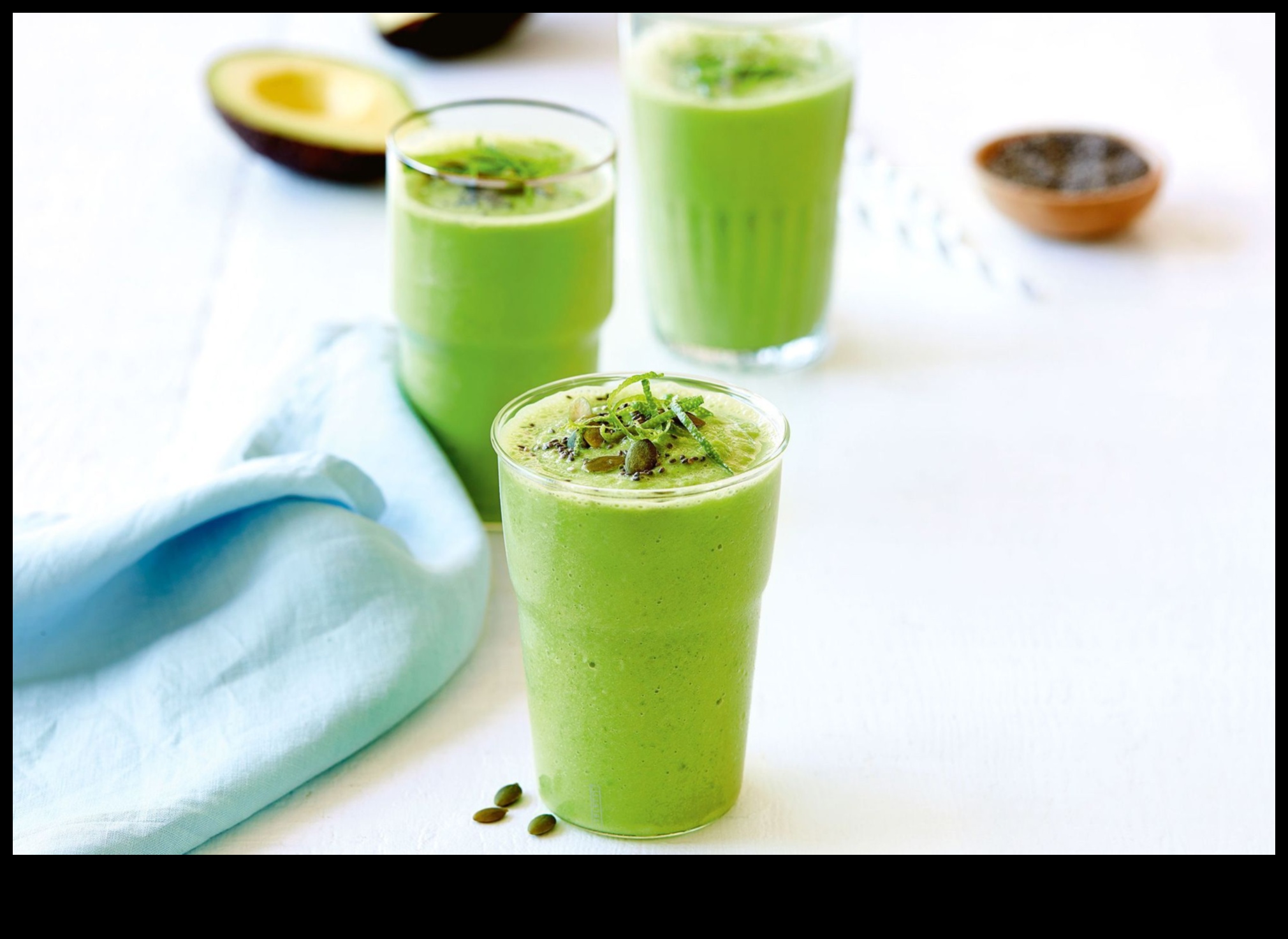 Morning Greens: Începeți-vă ziua cu smoothie-uri verzi răcoritoare
