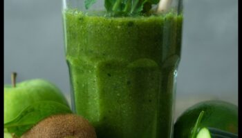 Morning Greens: Începeți-vă ziua cu smoothie-uri verzi răcoritoare